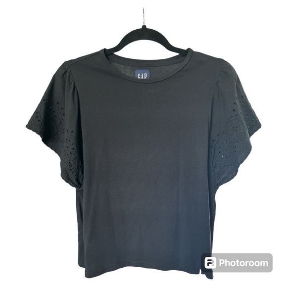 GAP Short Sleeve Women's Eyelet Sleeve Top size Medium - Picture 2 of 9